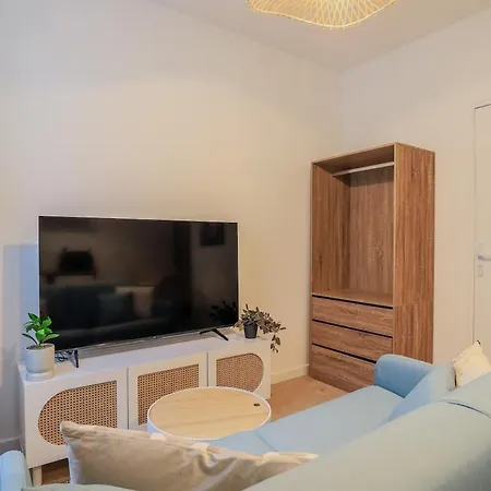 Bright & Modern Pied-a-terre - High-speed Wi-fi Apartment *