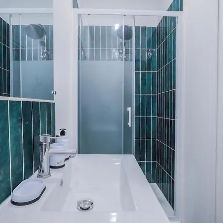 Bright & Modern Pied-a-terre - High-speed Wi-fi Apartment