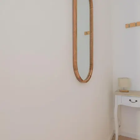 Bright & Modern Pied-a-terre - High-speed Wi-fi Apartment